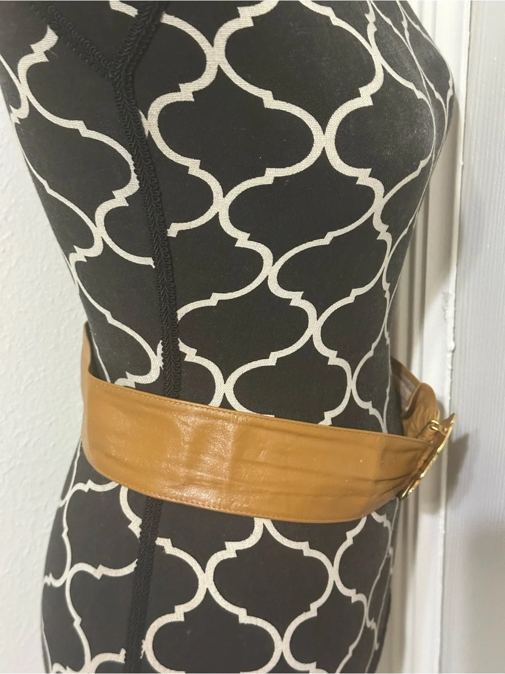 Vintage 70s Leather metal Floral Belt Size Medium